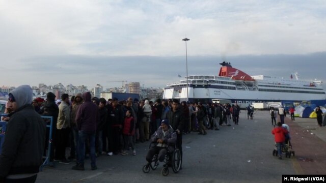 Refugees line up for food at Piraeus port, Athens, Greece, March 17, 2016.