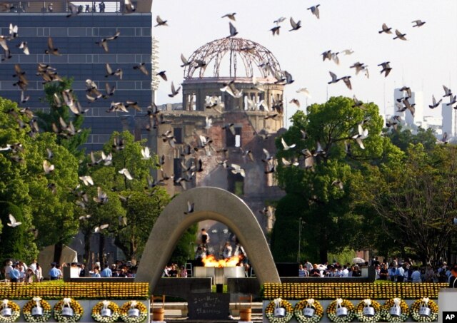 Công viên Tưởng niệm Hoà bình Hiroshima là nơi dành để tưởng nhớ những người đã phải chịu đau khổ và những người thiệt mạng.