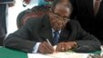 Zimbabwe President Robert Mugabe signs Zimbabwe's new constitution into law in Harare, May 22, 2013.