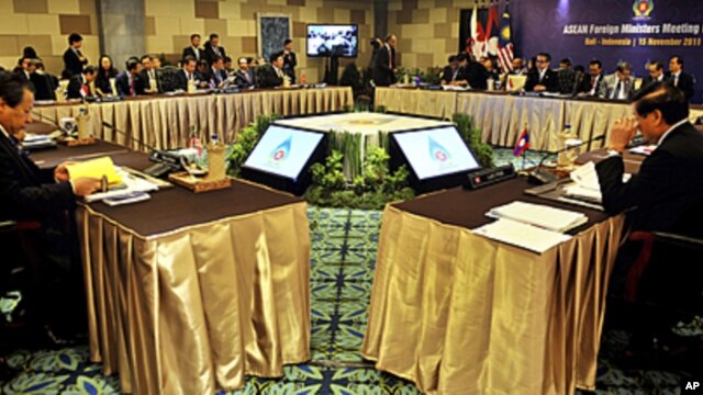 ASEAN Foreign Ministers attend the opening of the ASEAN Foreign Ministers meeting at Nusa Dua, Bali, Indonesia, November 15, 2011.