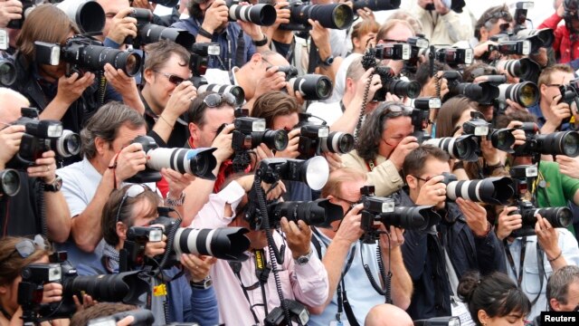 Decenas de fotógrafos intentan capturar los mejores momentos del Festival Cinematográfico de Cannes, Francia. [Foto: Reuters]