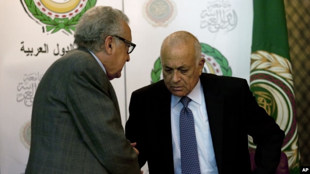 U.N.-Arab League envoy to Syria Lakhdar Brahimi, left, shakes hands with Arab League Secretary-General Nabil Elaraby following a joint press conference at the Arab League headquarters in Cairo, Egypt, December 30, 2012. 
