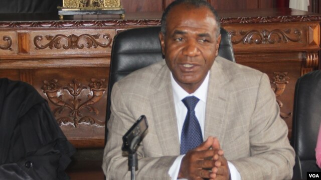Governador do Namibe, Isaac dos Anjos