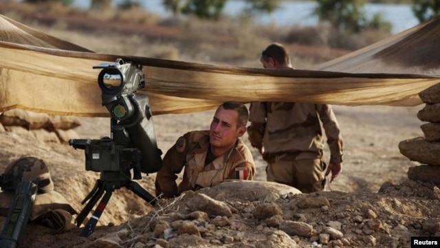 French troops take up positions in northern Mali January 19, as a French-led offensive drives al-Qaida-linked rebels from the larger towns in the region.