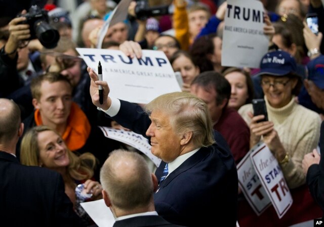 Republican presidential candidate, billionaire Donald Trump, gestures to the crowd as he signs autographs at a campaign event at Plymouth State University in Plymouth, New Hampshire, Feb. 7, 2016.