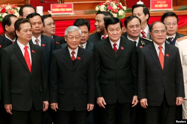 'Tứ trụ' (từ phải): Chủ tịch Quốc hội Nguyễn Sinh Hùng, Tổng Bí thư Nguyễn Phú Trọng, Thủ tướng Nguyễn Tấn Dũng và Chủ tịch Nước Trương Tấn Sang.