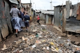 Conditions in many schools are basic and poverty in the slum means that many parents cannot afford even low school fees for their children, Nairobi, Kenya, June 2, 2015. (Hilary Heuler / VOA)