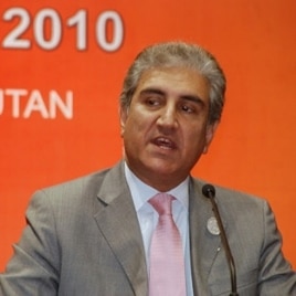 Pakistani Foreign Minister Shah Mehmood Qureshi at news conference in Thimphu, Bhutan, 29 April 2010