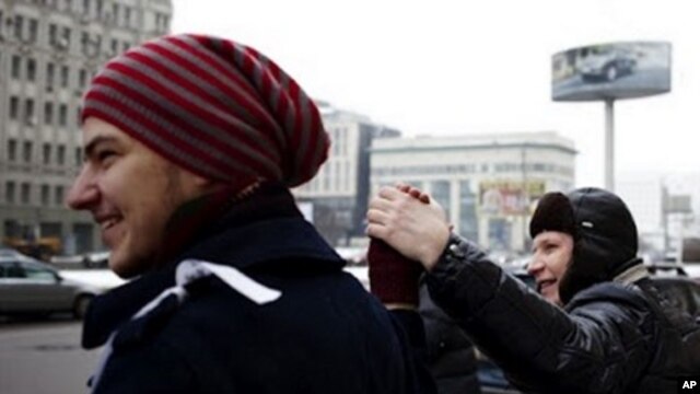 Thousands of Moscow residents held hands along the city's 13 kilometer-long Garden Ring Road, Moscow, February 26, 2012.