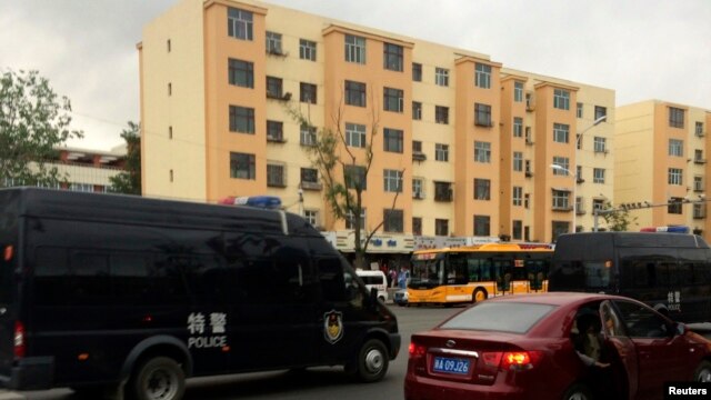 5月22日乌鲁木齐出事后街道上有警车