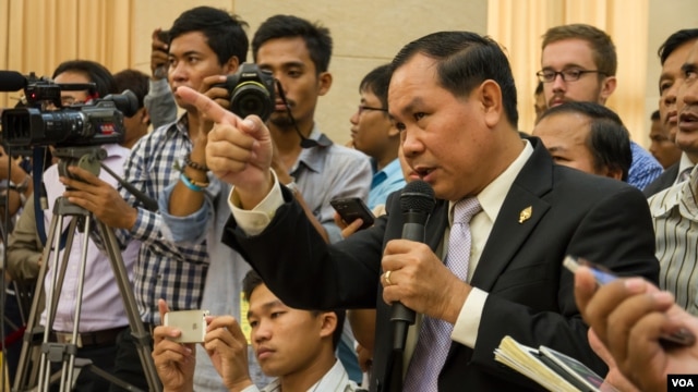 Nhà lập pháp đối lập Campuchia Um Sam An tuyên bố vừa tìm được bản đồ chứng minh Việt Nam lấn đất.