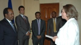 Madaxweynaha oo mid ka mid ah safiirada ka guddoomaya waraaqaha aqoonsiga