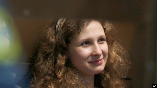 Jekaterina Samucevič, članica feminističke pank grupe "Pusi rajot"