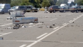 Los restos del bus que fue objeto de un atentado con bombas este juebes en la ciudad de Sofía, en Bulgaria.