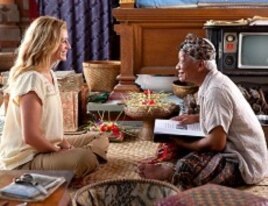 Julia Roberts as "Elizabeth Gilbert" and Hadi Subiyanto as "Ketut Liyer" in Columbia Pictures' EAT, PRAY, LOVE