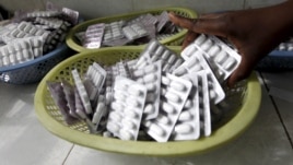 Obat-obatan antiretroviral di apotek Rumah Sakit Mater, Nairobi, Kenya.