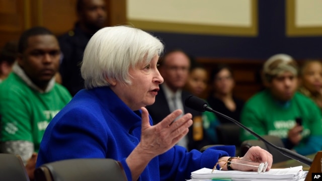 Bà Yellen nói mặc dù rủi ro tăng, có phần chắc Qũy Dự trữ Liên bang sẽ không cần phải đảo ngược quyết định tăng lãi suất hồi tháng 12 và cắt giảm lãi suất thêm một lần nữa.