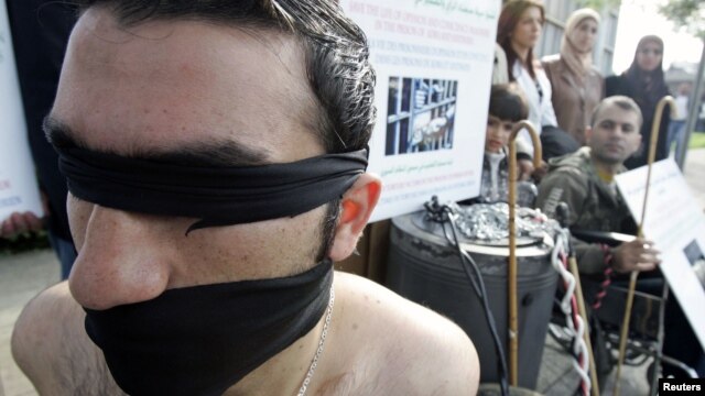 Syrian opposition members take part in a demonstration calling for more human rights in Syria, including putting a stop to physical torture in prisons, Beirut, Lebanon, December 10, 2009. 