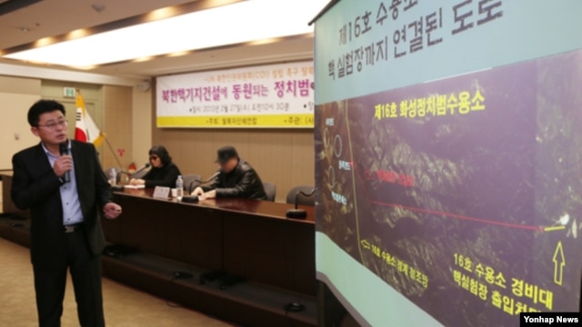 27일 서울 프레스센터에서 열린 유엔 북한인권위원회(COI) 설립 촉구 탈북자단체연합 기자회견에서 안명철(왼쪽.전 북한 22호 회령수용소 경비대원) 북한민주화운동본부 사무총장.