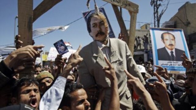 Anti-government protestors react and shout slogans with an effigy of Yemeni President Ali Abdullah Saleh hanging during a demonstration demanding his resignation in Sanaa, Yemen, October 15, 2011.