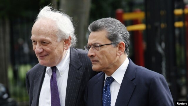 Former Goldman Sachs Group Inc. board member Rajat Gupta, right, and lawyer Gary Naftalis arrive at Manhattan Federal Court in New York, June 14, 2012.