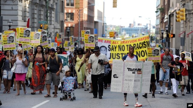 Người biểu tình xuống đường tại Baltimore, Maryland, ngày 15/7/2013.