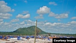 The Chingwizi transit camp has some 3,100 tents, allowing just one tent per family regardless of family size. (Photo: Human Rights Watch)