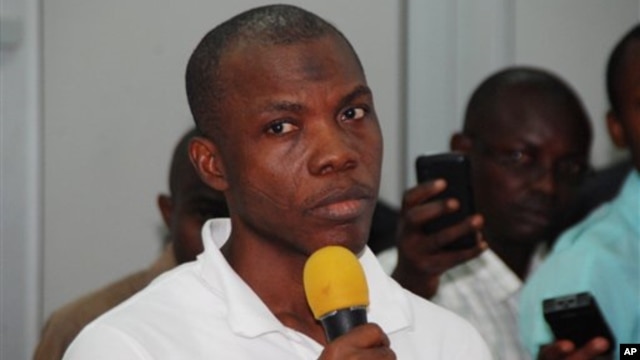 Abdullahi Mustapha  Berende, một trong 3 nghi can bị bắt ở Nigeria