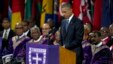 Tổng thống Barack Obama tạm ngưng trong khi đọc bài điếu văn tưởng niệm mục sư Clementa Pinckney ở Charleston, bang South Carolina, 26/6/2015.