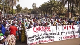 Women hold banners urging national talks to end the political paralysis in the south of Mali, in the capital Bamako, January 10, 2013.