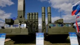 Rusia heq embargon e armëve ndaj Iranit