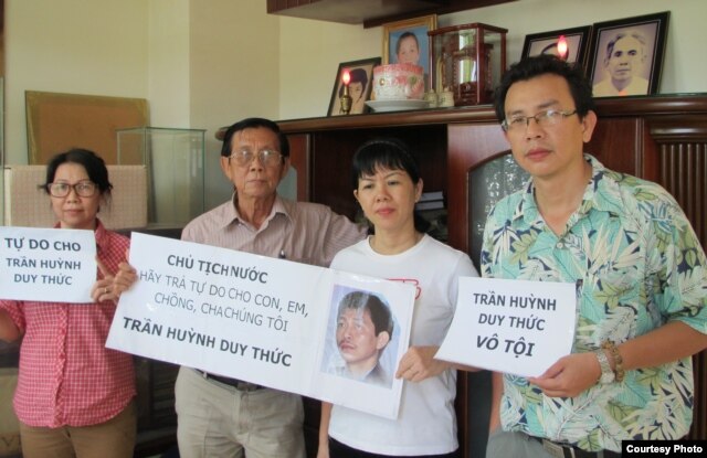 Gia đình của tù nhân Trần Huỳnh Duy Thức.