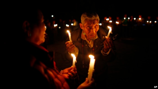 An elderly exile Tibetan participates in a candle-lit vigil in solidarity with fellow Tibetans who have self immolated, in Katmandu, Nepal, Feb. 13, 2013. 