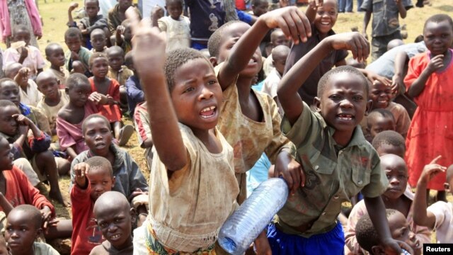 Children displaced by fighting in north Kivu province in the Democratic Republic of Congo (DRC) play at Nyakabande refugee transit camp in Kisoro, Uganda,  July 13, 2012. 