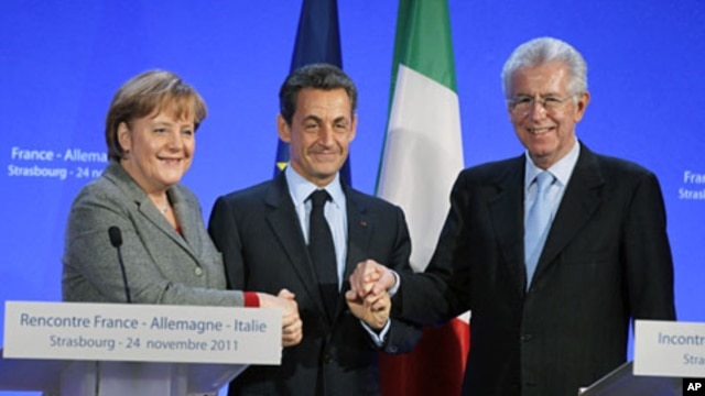 German Chancellor Angela Merkel (L), France's President Nicolas Sarkozy (C) and Italy's Prime Minister Mario Monti shake hands at the end of a news conference after a trilateral meeting on eurozone crisis in Strasbourg, eastern France, November 24, 2011