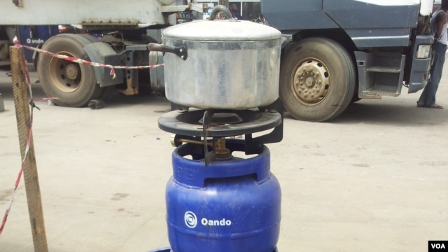 Africa and Oando plan to distribute 20 million of these three-kilogram gas cylinders to Nigerian homes within the next five years, Lagos, Nigeria. (Nicholas Ibekwe/VOA)