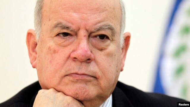 Jose Miguel Insulza, Secretario General de la OEA, anunció en París que la otra semana se conocerá si Chávez puede gobernar. 