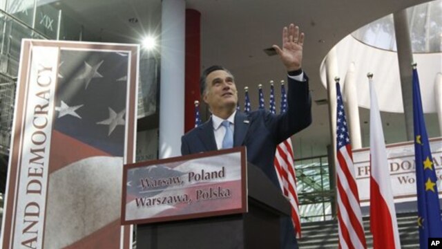 Ứng cử viên tổng thống đảng Cộng hòa Mitt Romney phát biểu tại 1 trường đại học ở Warsaw, Ba Lan, 31/7/2012