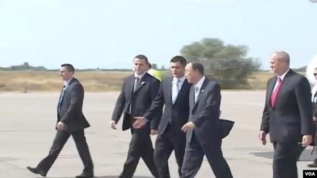 Dolazak Ban Ki-muna na aerodromu u Beogradu