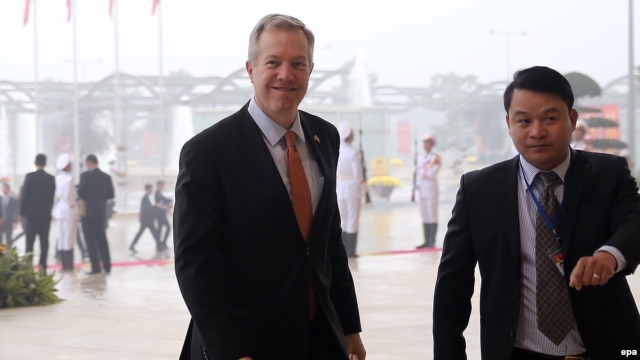 Đại sứ Mỹ tại Việt Nam Ted Osius đến dự lễ khai mạc Đại hội đảng 12 tại Hà Nội, Việt Nam, ngày 21 tháng 1, 2016.