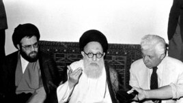 Ayətullah Şəriətmədari və sabiq Azərbaycan valisi Marağalı Rəhmətulla M&uuml;qəddəm (sağda)