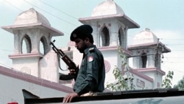 Pripadnik pakistanske policije u Karačiju