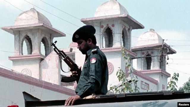Pripadnik pakistanske policije u Karačiju