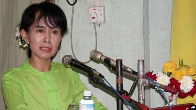 Lãnh tụ đối lập Aung San Suu Kyi đặt mục tiêu chấn hưng giáo dục làm ưu tiên hàng đầu kể từ khi bà trở thành đại biểu quốc hội