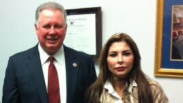 La organización “LIBERENLOS YA !” con sede en Washington, es presidida por la ex jueza penal venezolana Yuri López. [Foto: Liberenlos Ya!]