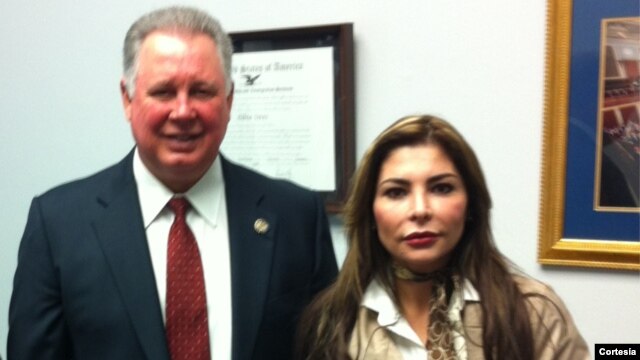 La organización “LIBERENLOS YA !” con sede en Washington, es presidida por la ex jueza penal venezolana Yuri López. [Foto: Liberenlos Ya!]