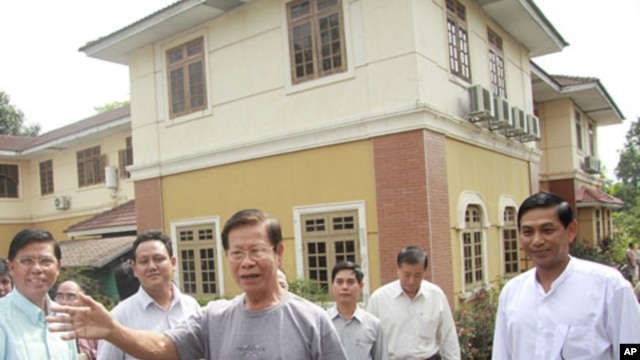 Burma's former Prime Minister Khin Nyunt, who was once the powerful chief of military intelligence (MI), speaks after his release from house arrest in Rangoon January 13, 2012.