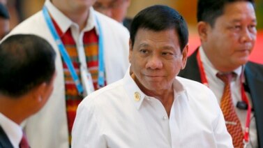 Tổng thống Philippines Rodrigo Duterte đến tham gia các cuộc gặp song phương với các nhà lãnh đạo ASEAN bên lề Hội nghị ASEAN ở Vientiane, Lào, 6/9/2016.