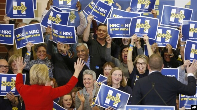 Hillary Clinton también recibió el apoyo del Des Moines Register, el sábado y del Concord Monitor, horas antes del Boston Globe, el domingo.