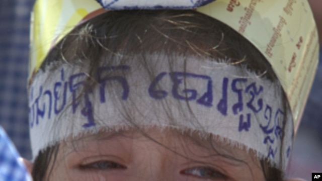 Poa Sokun Kanha, 11, from Boueng Kak cries as she joins a rally to ask King Norodom Sihamoni to help release of villagers, in front of Royal Palace in Phnom Penh, Thursday, May 31, 2012. The villagers were arrested when they tried to rebuild their homes o
